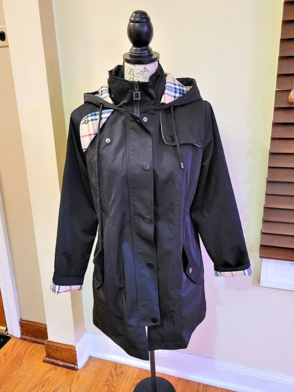 Saphirose Women's Plaid-Lined Raincoat Size Small Like New